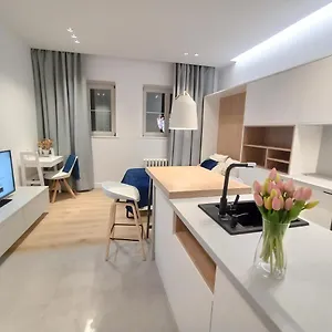 Comfy - Old Town Center Apartament